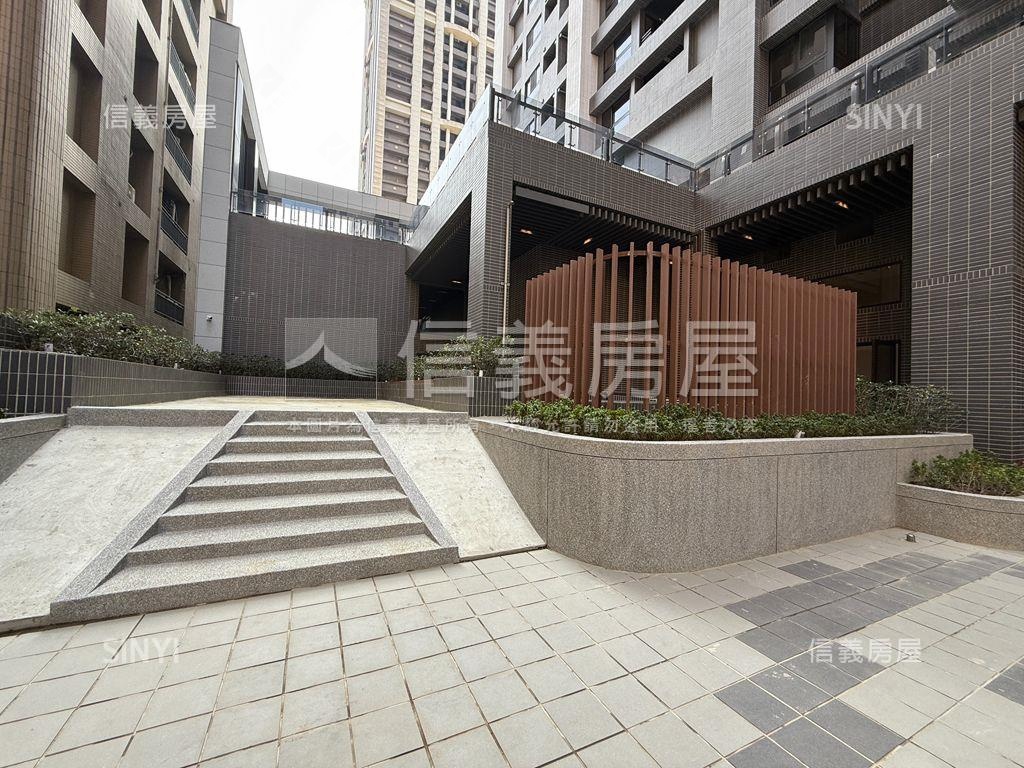 三本雲上高樓田園景色兩房房屋室內格局與周邊環境