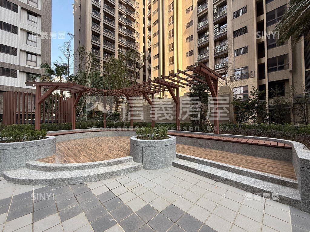 三本雲上高樓田園景色兩房房屋室內格局與周邊環境