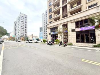 興仁夜市旁金店面２