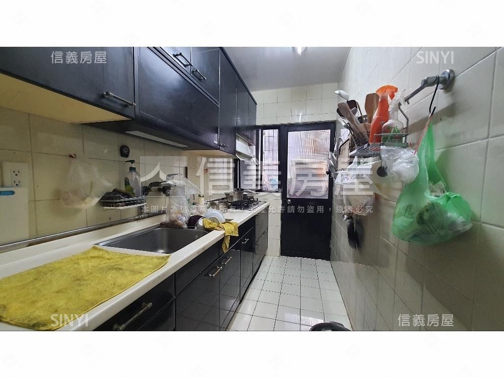 新案信義低總價公寓３樓房屋室內格局與周邊環境