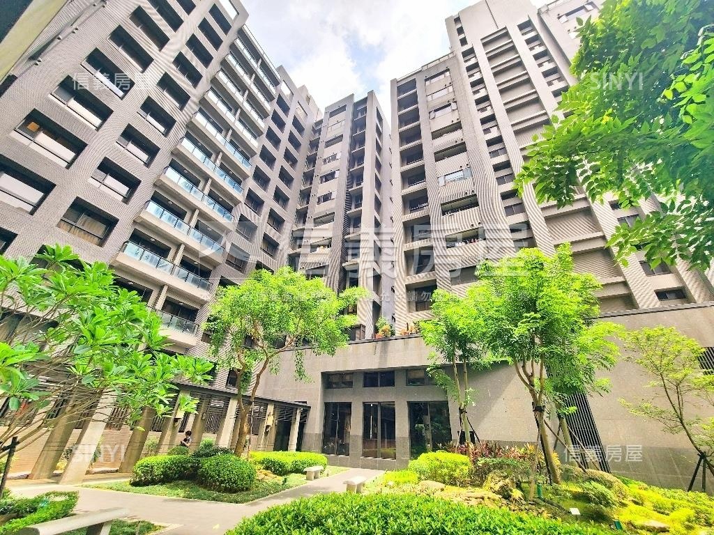 藝文鼎苑美居雙車位房屋室內格局與周邊環境