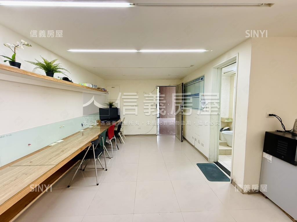 鼎峰一樓店辦附雙車位房屋室內格局與周邊環境