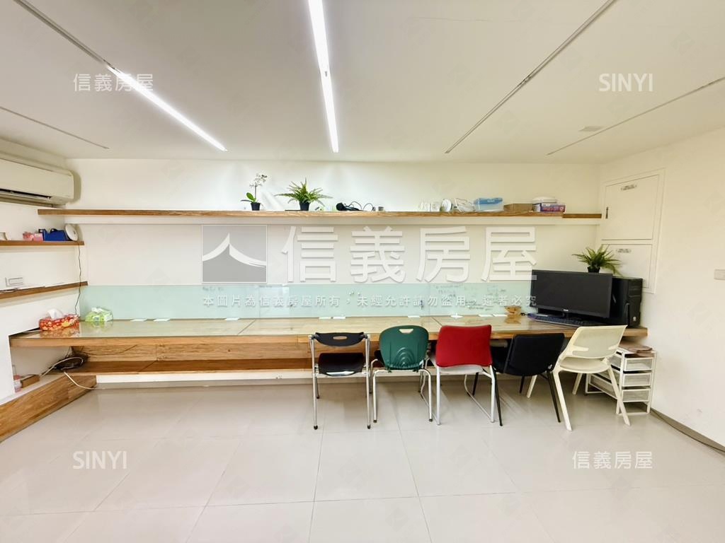 鼎峰一樓店辦附雙車位房屋室內格局與周邊環境