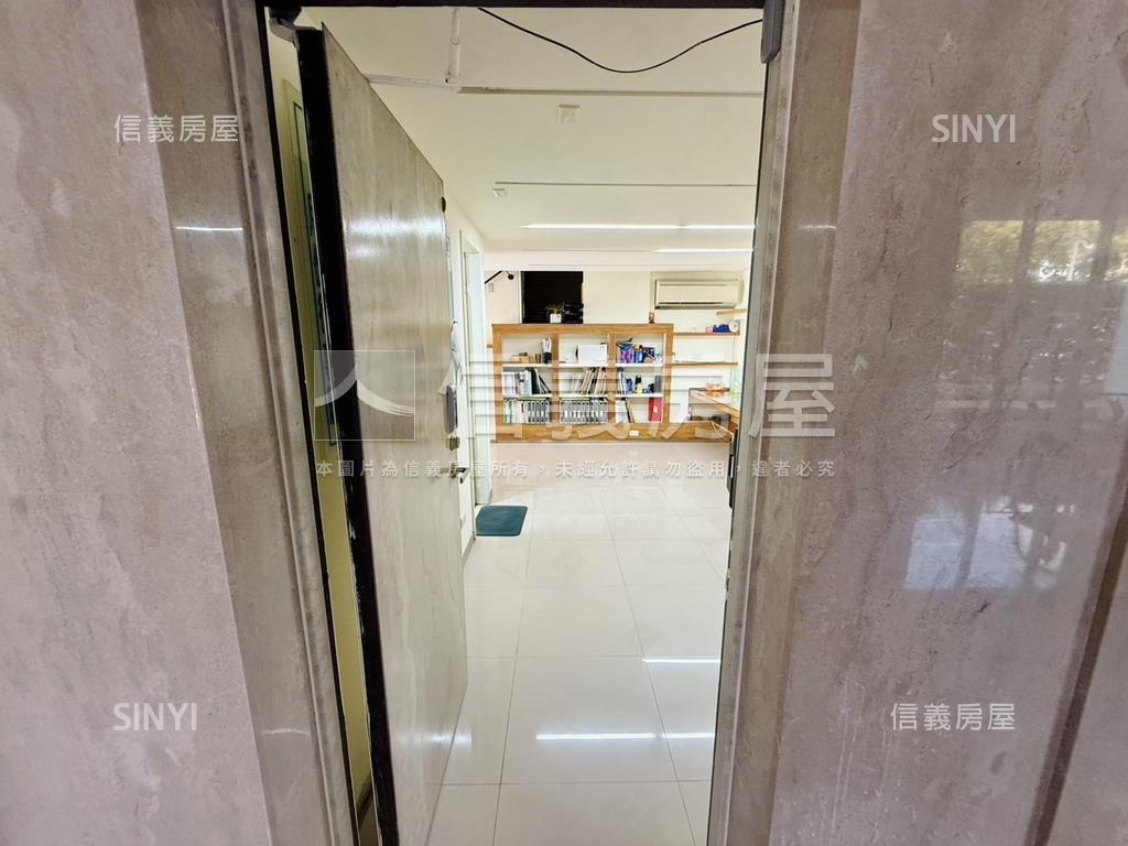 鼎峰一樓店辦附雙車位房屋室內格局與周邊環境