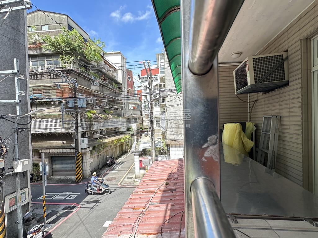 頂溪邊間二樓房屋室內格局與周邊環境