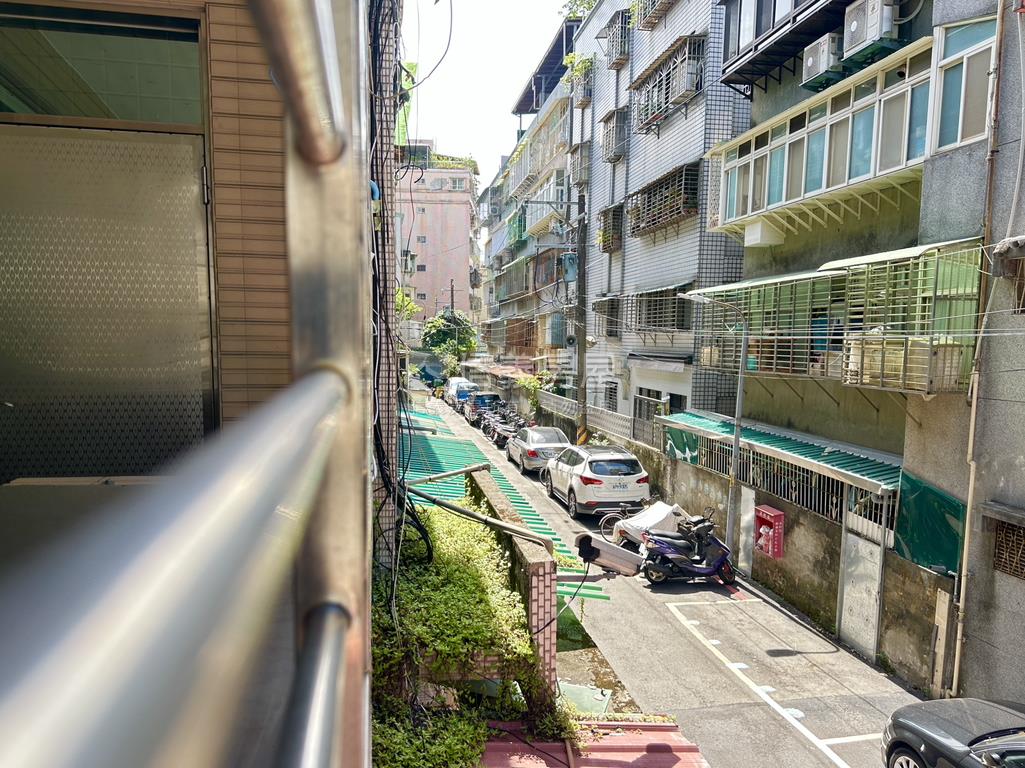 頂溪邊間二樓房屋室內格局與周邊環境