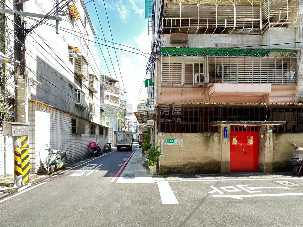 頂溪邊間二樓房屋室內格局與周邊環境