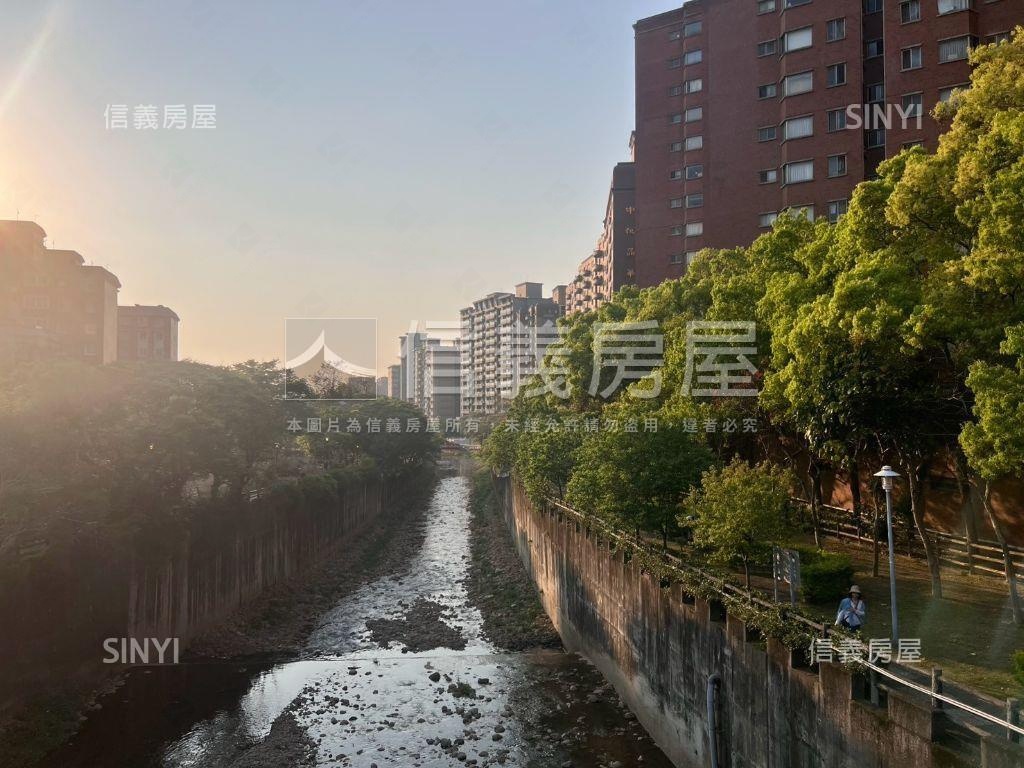 中悅霸氣磅礴五房豪宅房屋室內格局與周邊環境