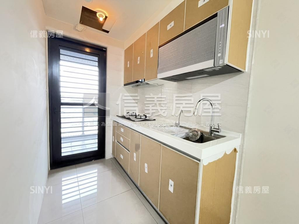 富宇世界花園高樓２房平車房屋室內格局與周邊環境