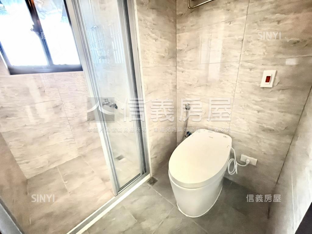 富宇世界花園高樓２房平車房屋室內格局與周邊環境