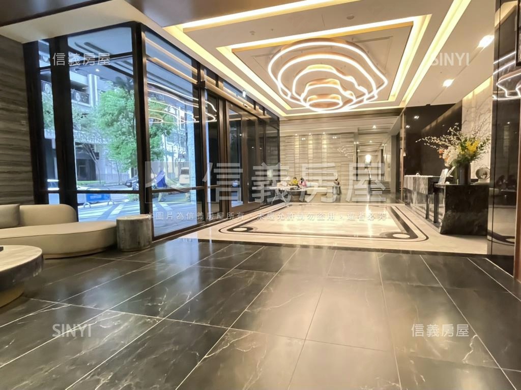 富宇世界花園高樓２房平車房屋室內格局與周邊環境