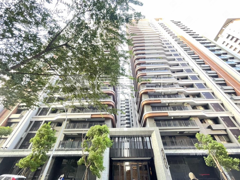 富宇世界花園高樓２房平車房屋室內格局與周邊環境