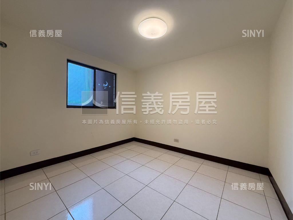 世界大同挑高華廈有車位房屋室內格局與周邊環境