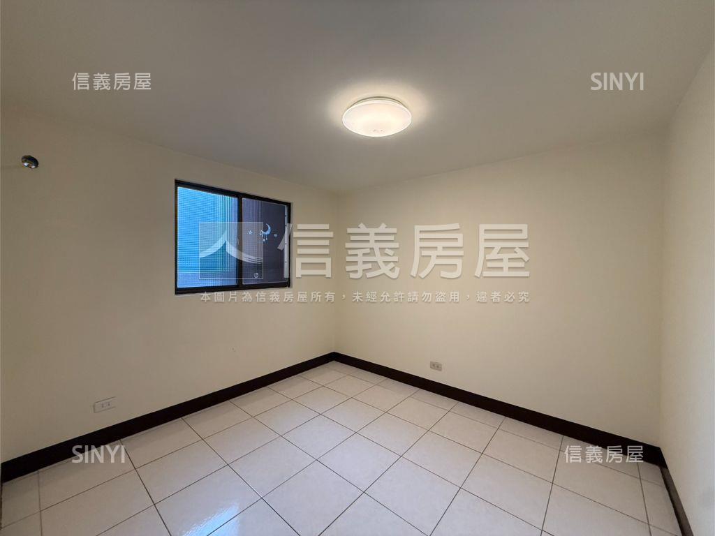 世界大同挑高華廈有車位房屋室內格局與周邊環境