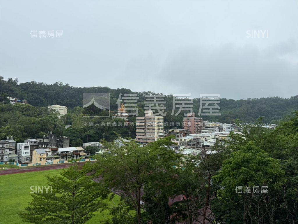 世界大同挑高華廈有車位房屋室內格局與周邊環境
