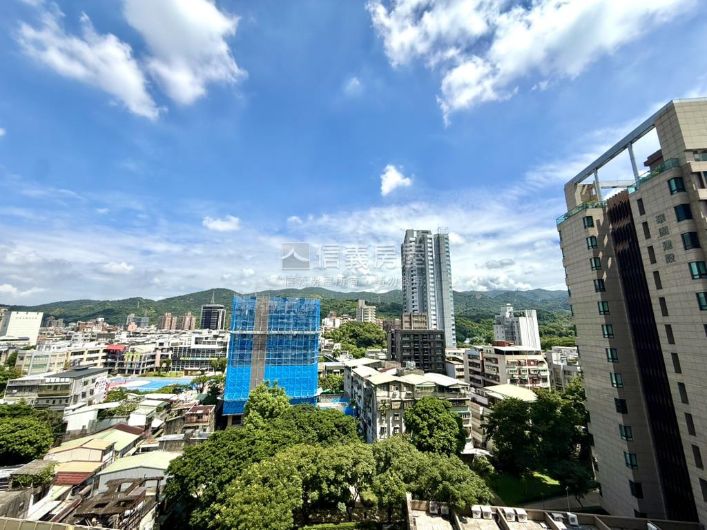 專任長虹山景９樓雙坡平房屋室內格局與周邊環境