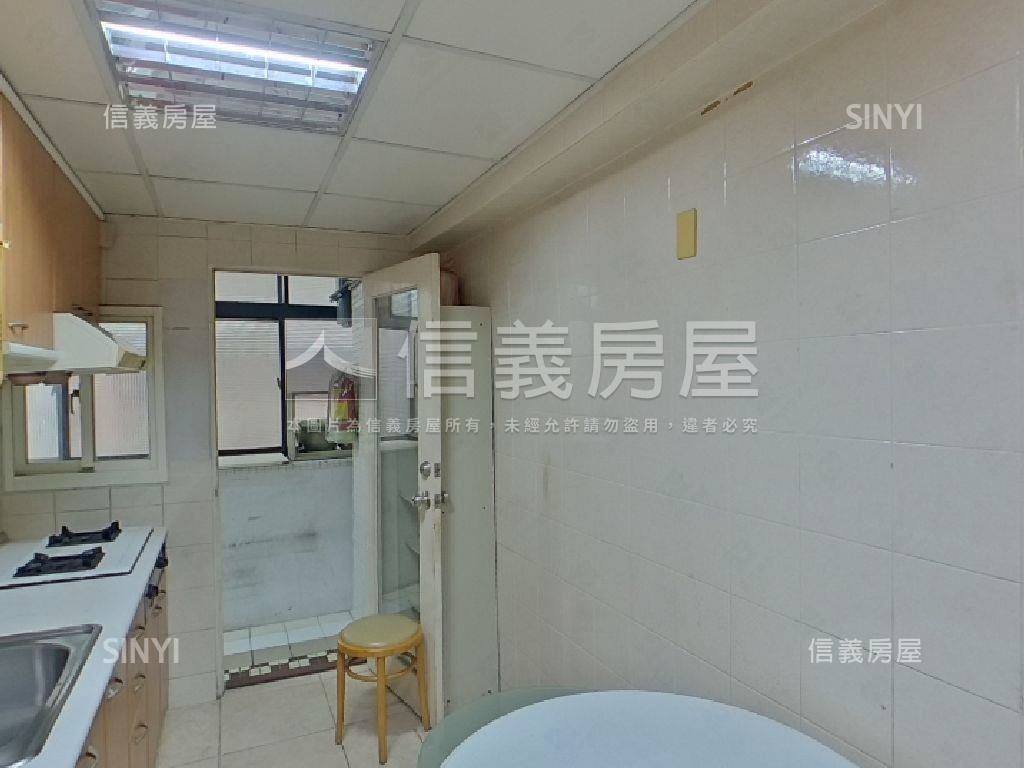 ＮＥＷ東區正２１６巷店辦房屋室內格局與周邊環境