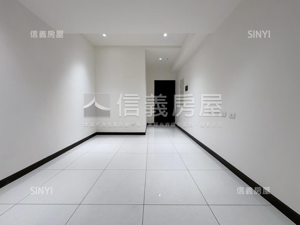 輕裝世界花園三房車位房屋室內格局與周邊環境