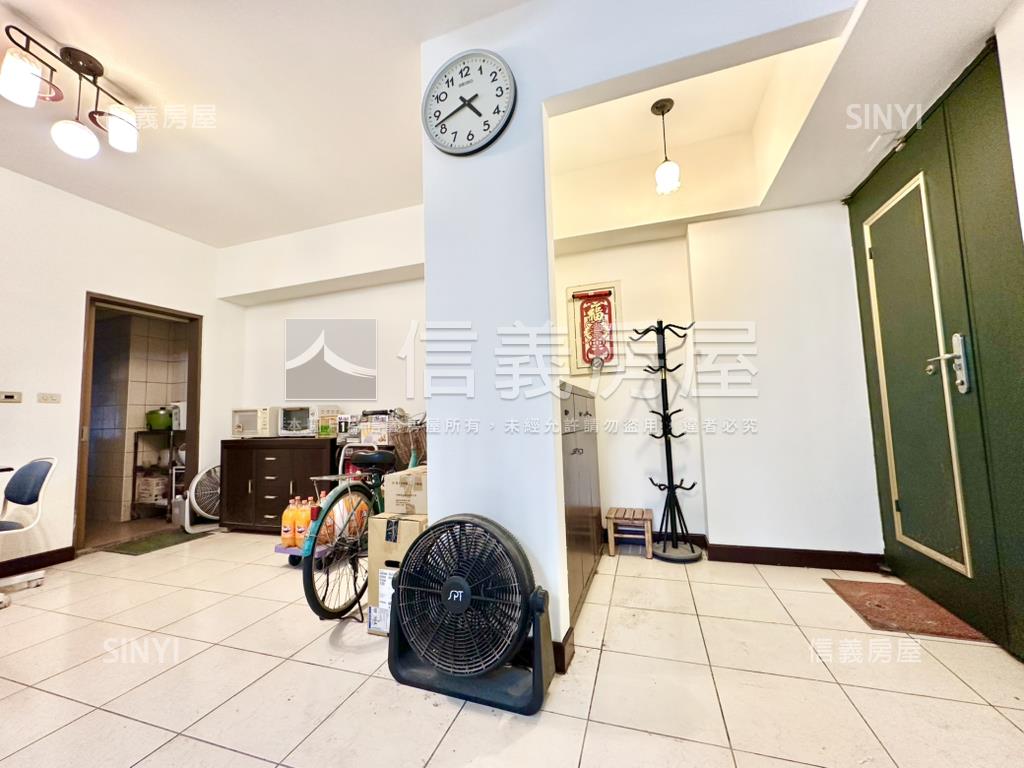 健華安靜綠意三房車位房屋室內格局與周邊環境