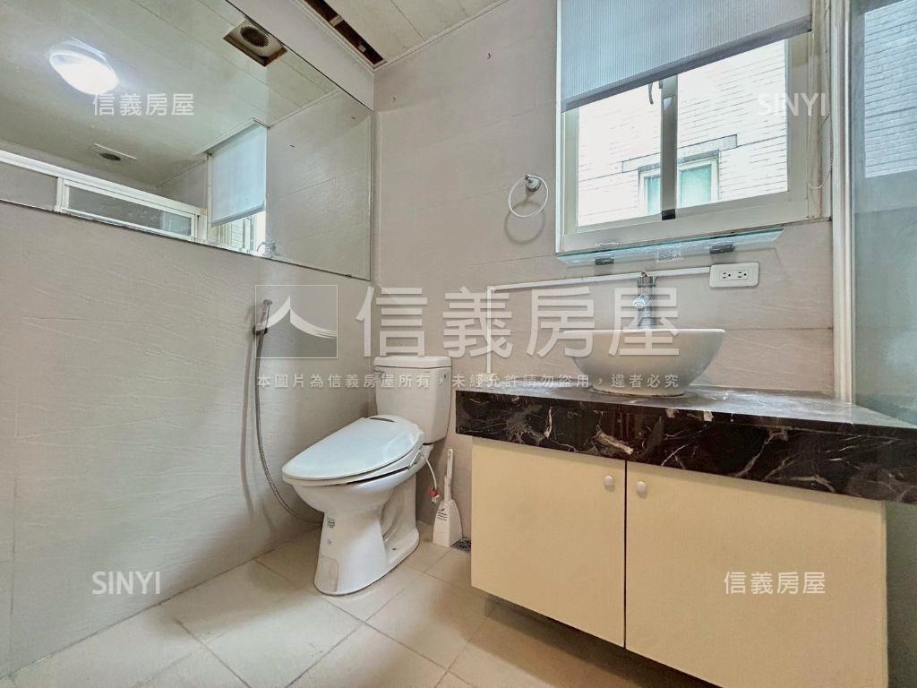 山湖戀邊間美透天房屋室內格局與周邊環境