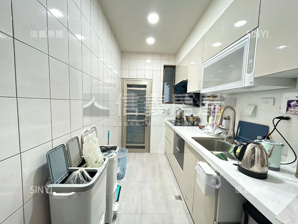 松濤園電梯三房車位可租房屋室內格局與周邊環境