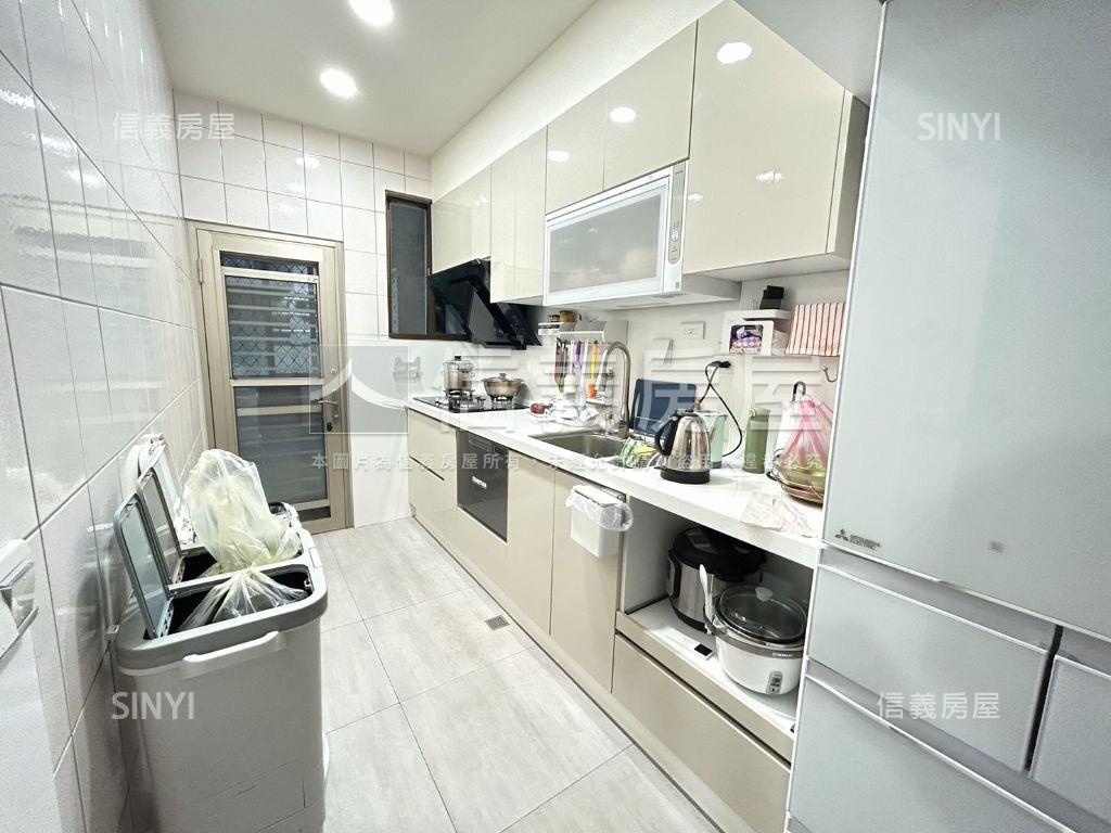 松濤園電梯三房車位可租房屋室內格局與周邊環境