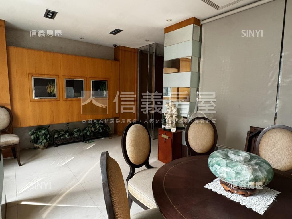 友愛面寬精品店房屋室內格局與周邊環境