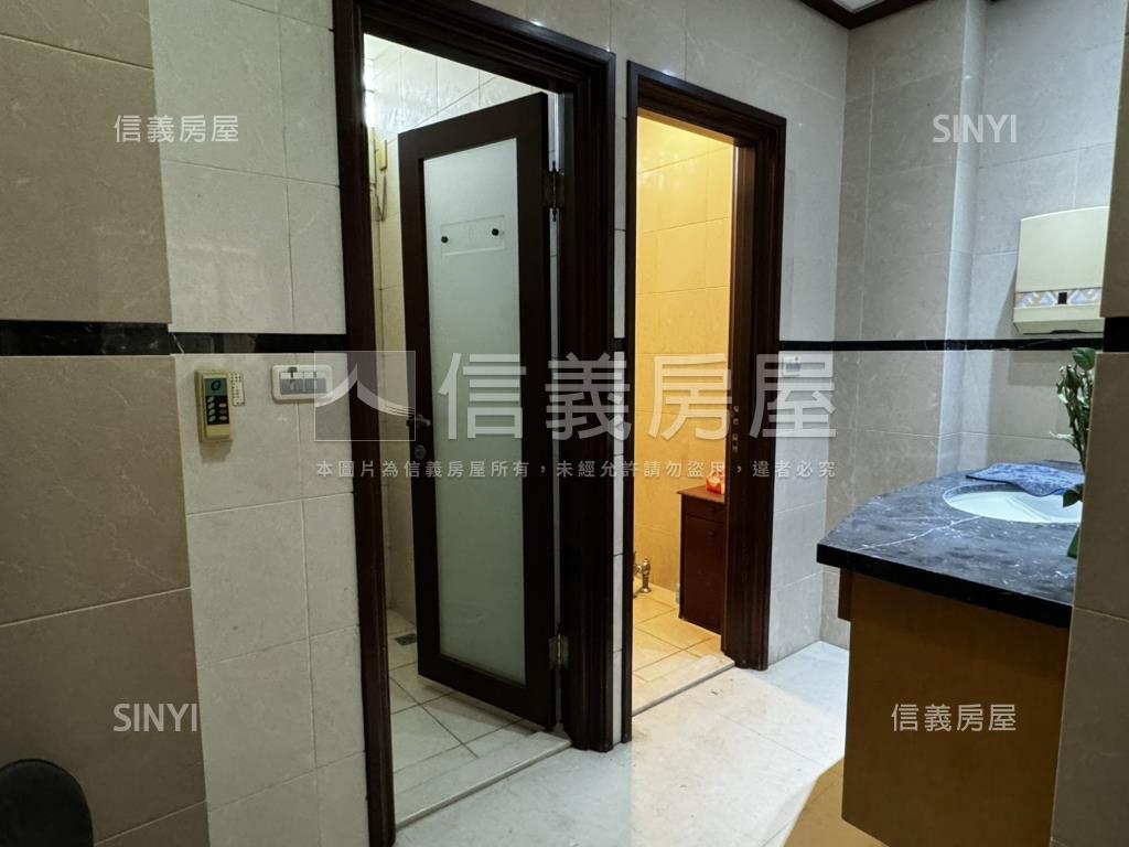 友愛面寬精品店房屋室內格局與周邊環境