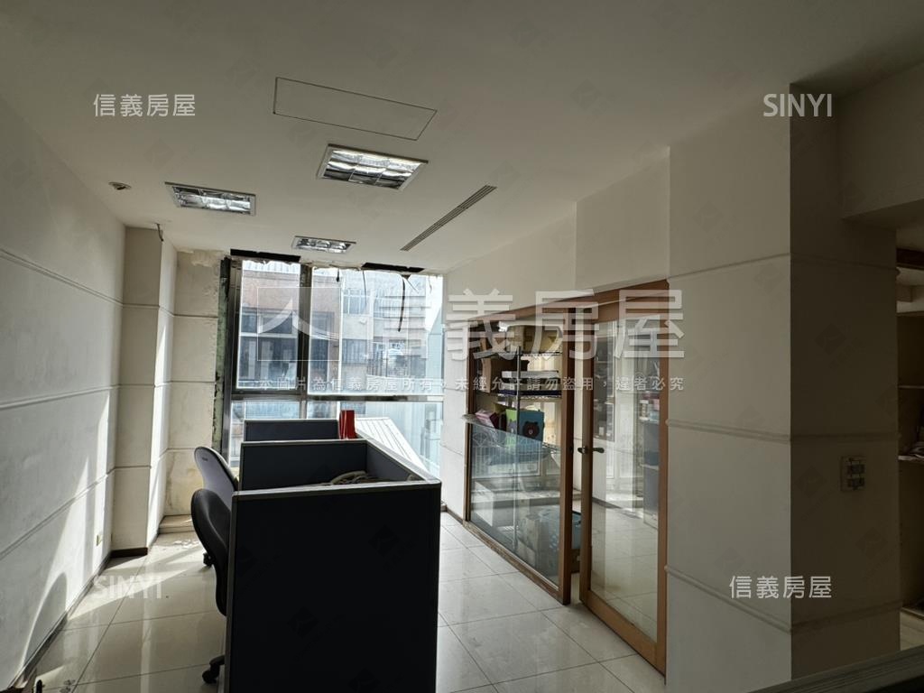 友愛面寬精品店房屋室內格局與周邊環境
