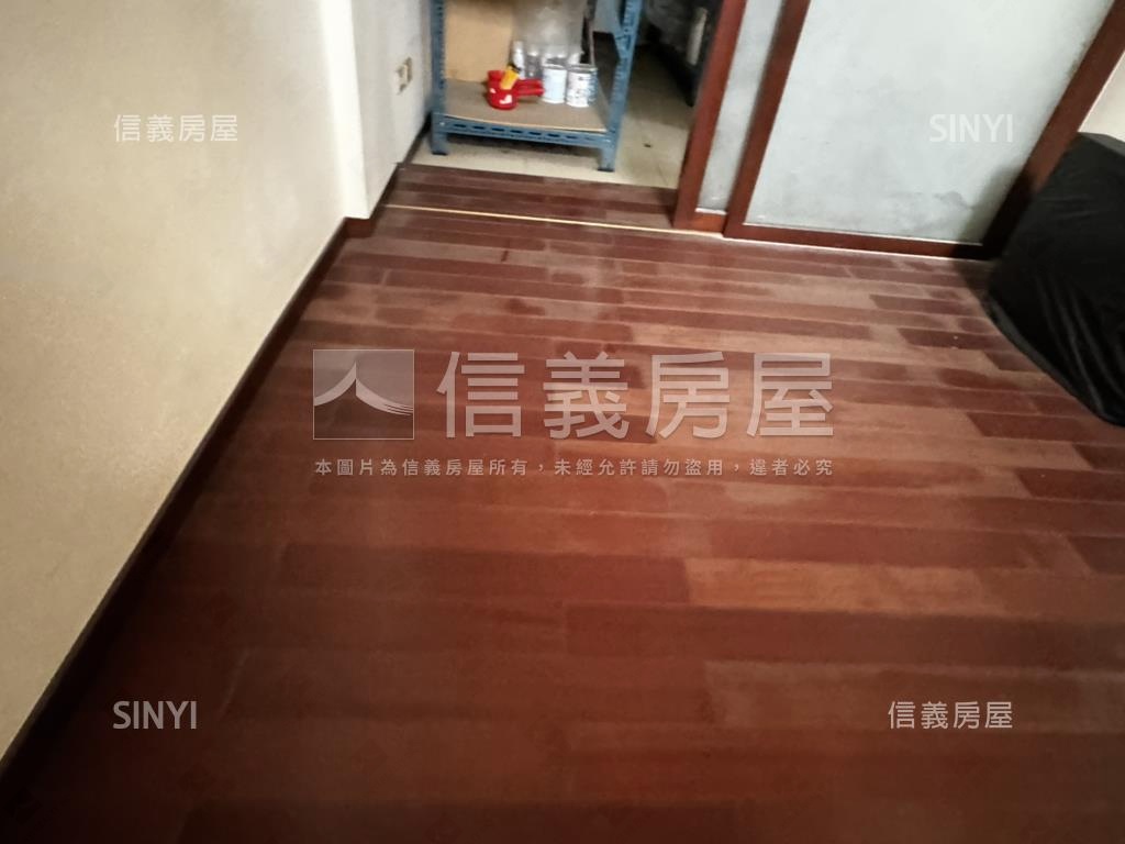 友愛面寬精品店房屋室內格局與周邊環境