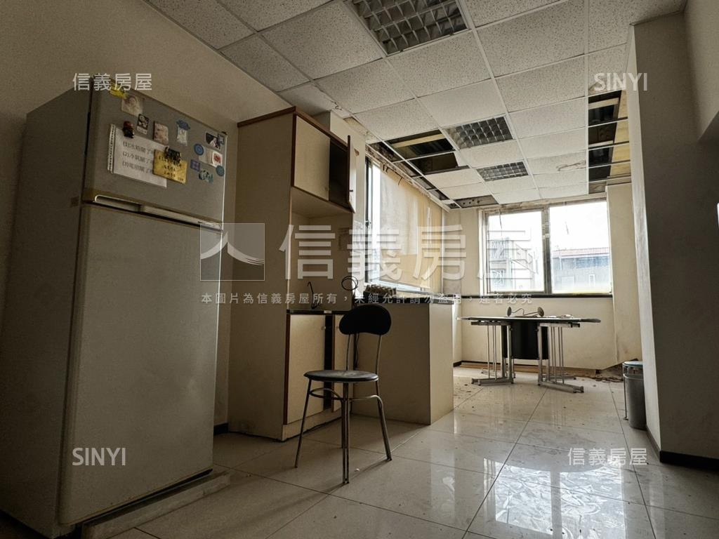 友愛面寬精品店房屋室內格局與周邊環境
