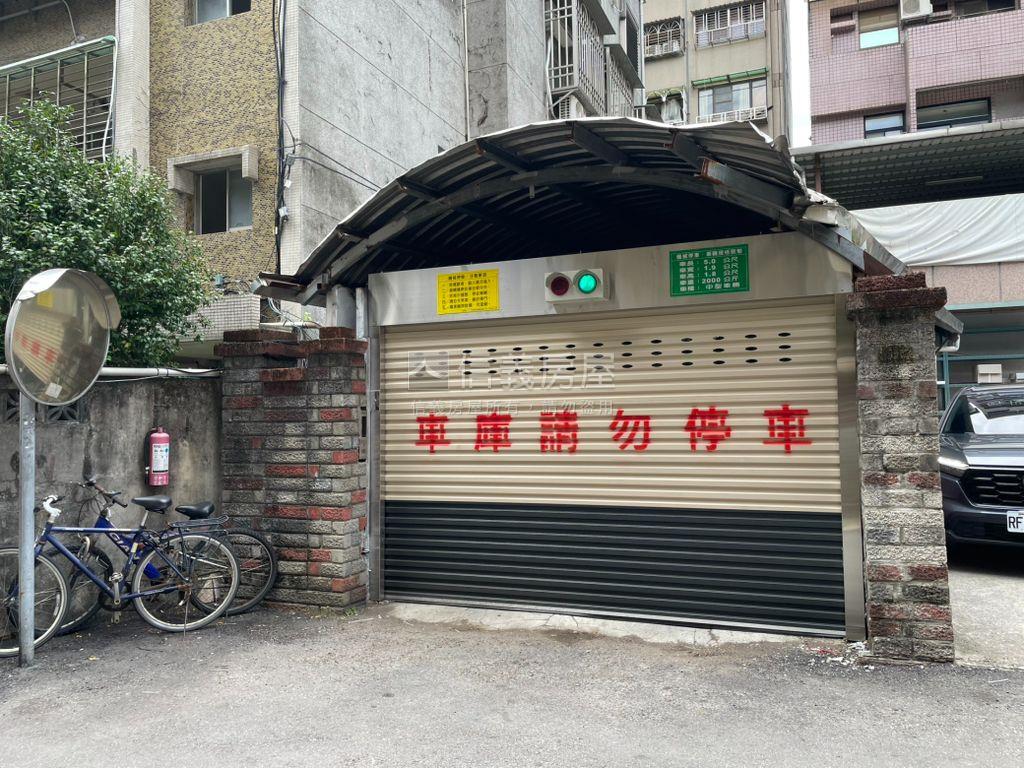 敦南＆基隆路２車位房屋室內格局與周邊環境