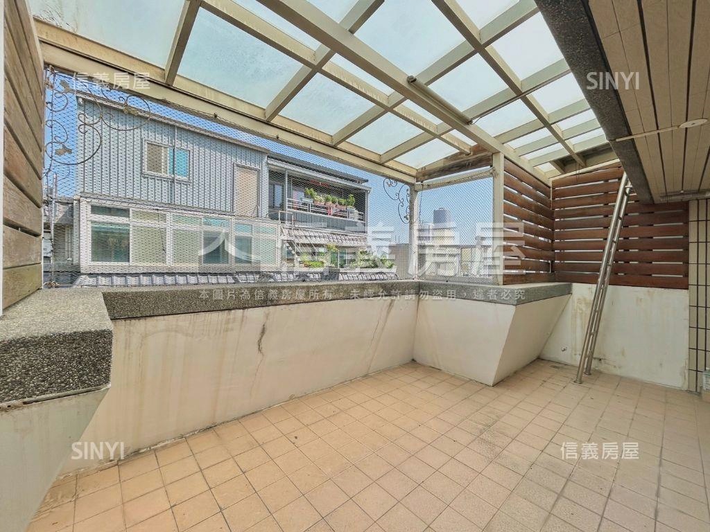 專任皇昱綠尊大車庫別墅房屋室內格局與周邊環境