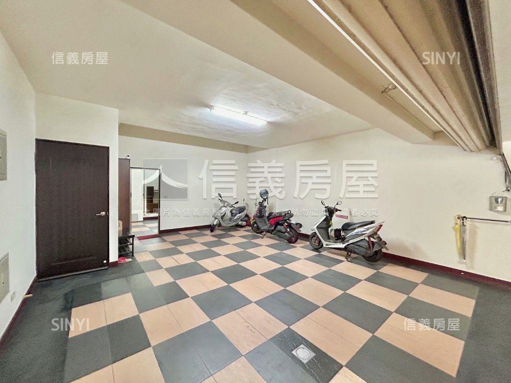 專任皇昱綠尊大車庫別墅房屋室內格局與周邊環境
