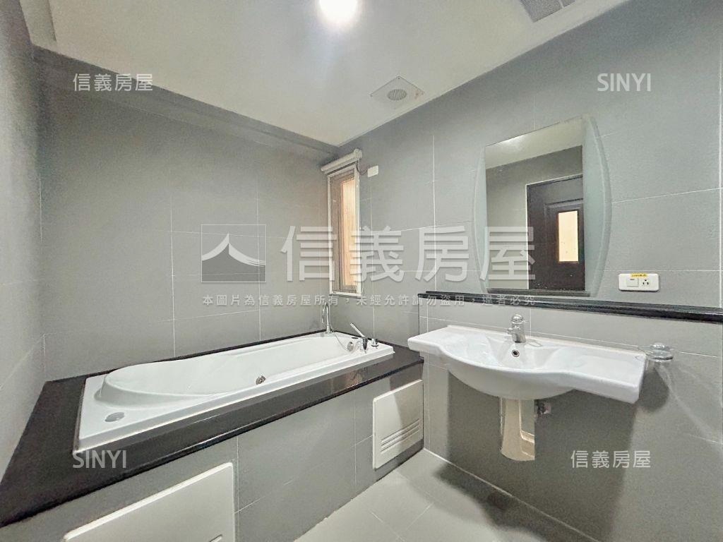 專任皇昱綠尊大車庫別墅房屋室內格局與周邊環境