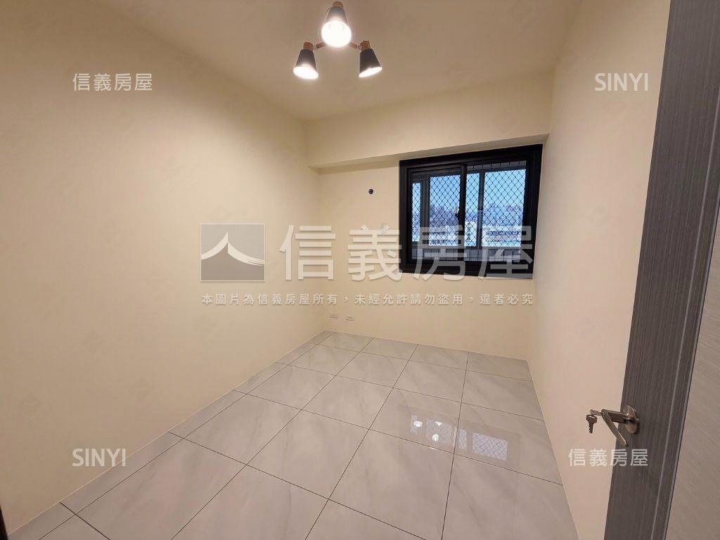 西屯裝潢三房車位低總價房屋室內格局與周邊環境