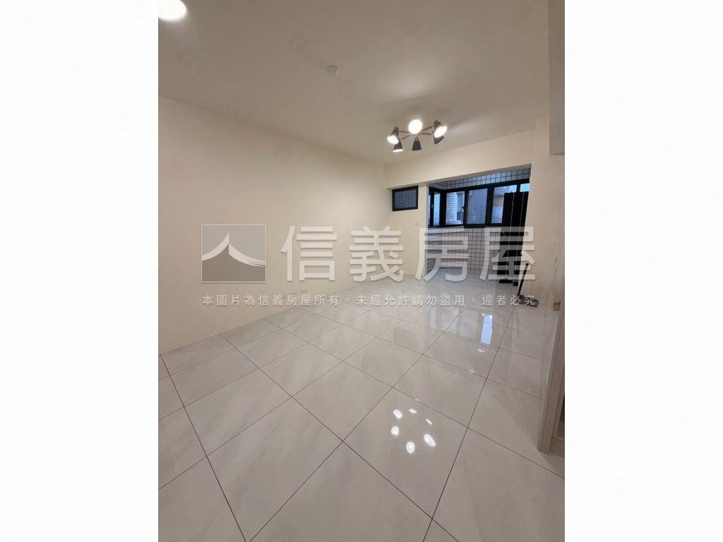 西屯裝潢三房車位低總價房屋室內格局與周邊環境