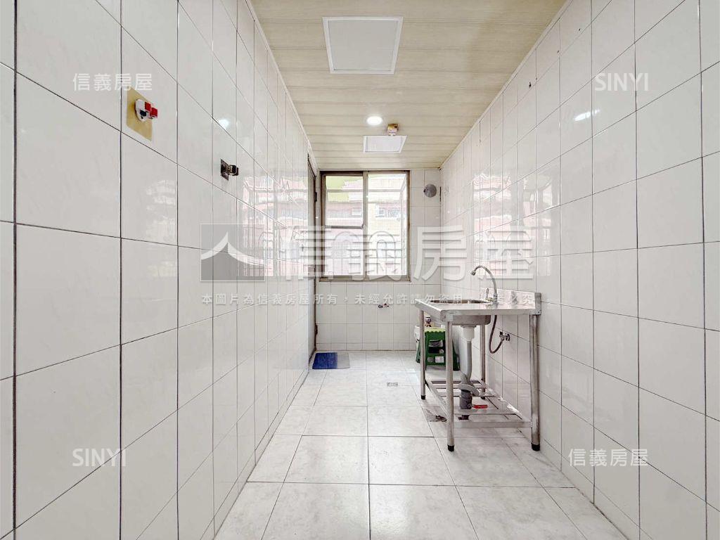 愛丁堡稀有四房房屋室內格局與周邊環境