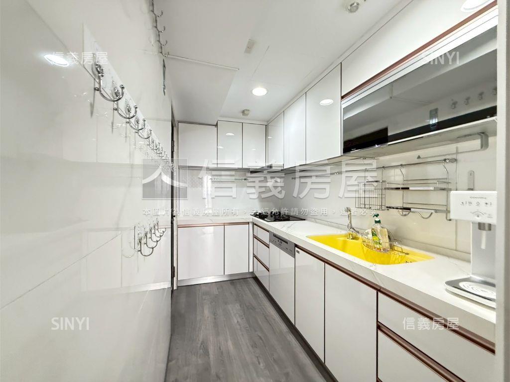 彩虹城朝東正三房平車房屋室內格局與周邊環境