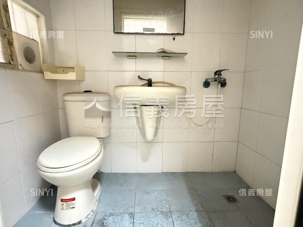 小港正路邊間採光透天房屋室內格局與周邊環境