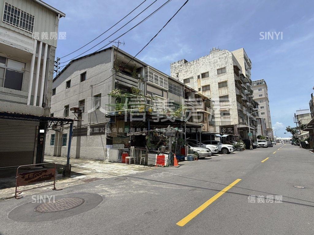 小港正路邊間採光透天房屋室內格局與周邊環境