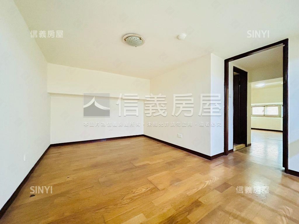 龍安樓中樓美屋＋車位房屋室內格局與周邊環境