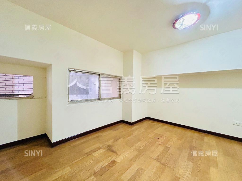 龍安樓中樓美屋＋車位房屋室內格局與周邊環境