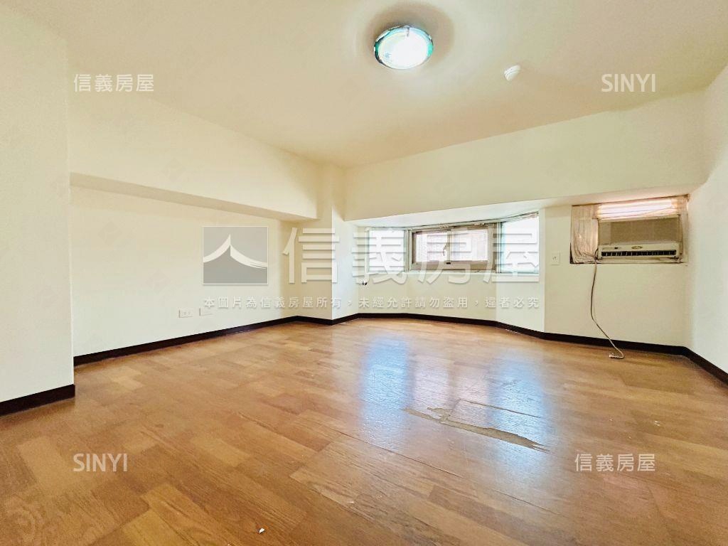 龍安樓中樓美屋＋車位房屋室內格局與周邊環境