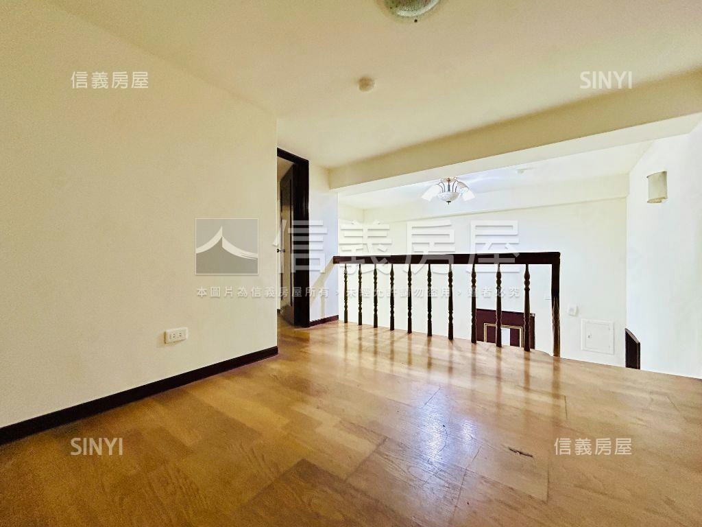 龍安樓中樓美屋＋車位房屋室內格局與周邊環境
