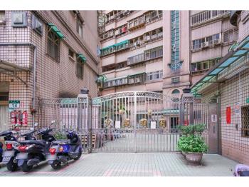 大觀面寬挑高店面