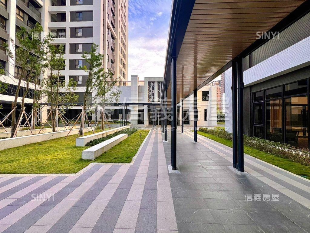 高鐵當鄰居３房頂樓景觀戶房屋室內格局與周邊環境