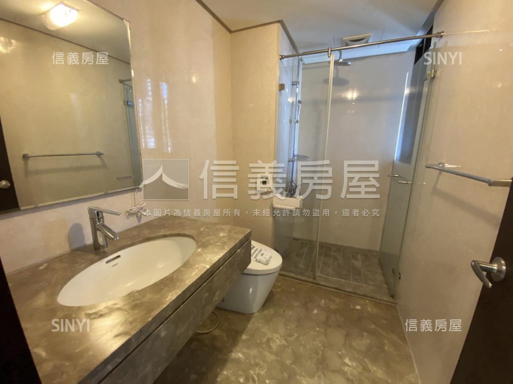 權美裝潢兩房平車前後陽台房屋室內格局與周邊環境