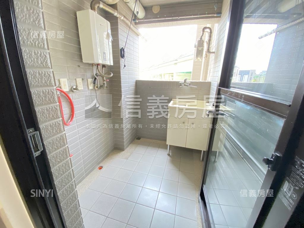 權美裝潢兩房平車前後陽台房屋室內格局與周邊環境