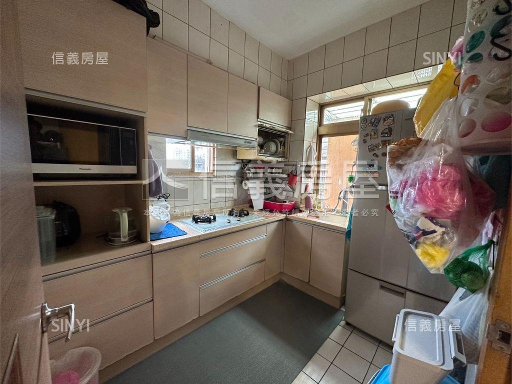 仁義電梯三面採光大空間房屋室內格局與周邊環境